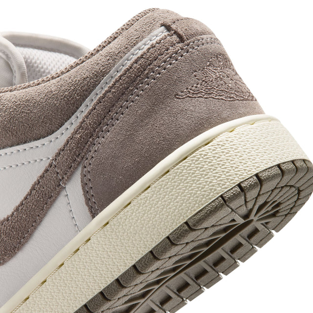 Y Air Jordan 1 Low 553560-026