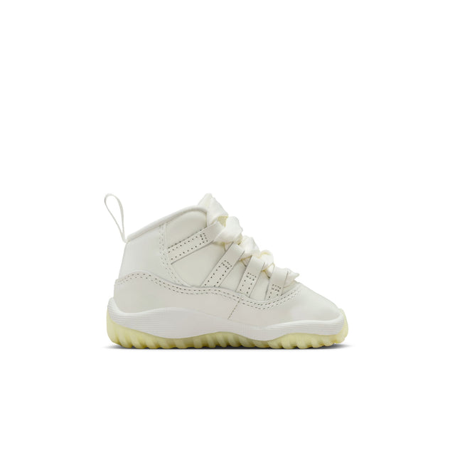 Y Jordan 11 Retro "Pearl" DO3856-110