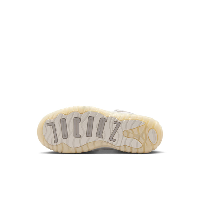 Y Jordan 11 Retro "Pearl" DO3857-110