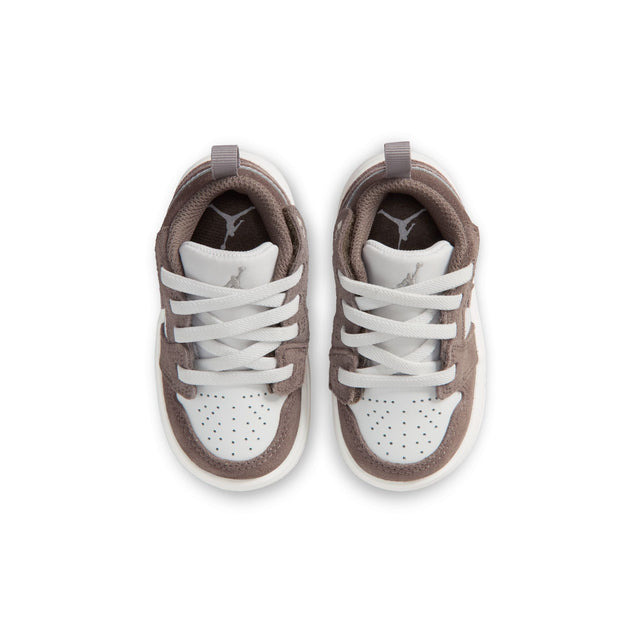 Y Jordan 1 Low Alt DR9747-026