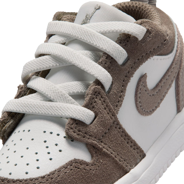 Y Jordan 1 Low Alt DR9747-026
