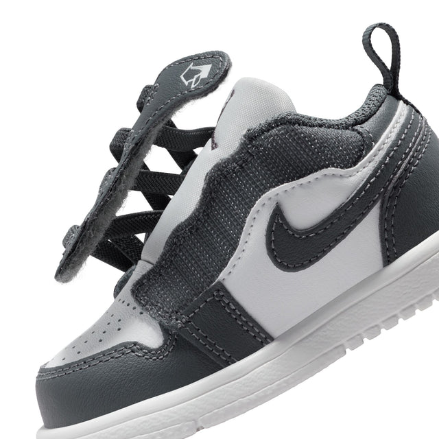 Y Jordan 1 Low Alt DR9747-044