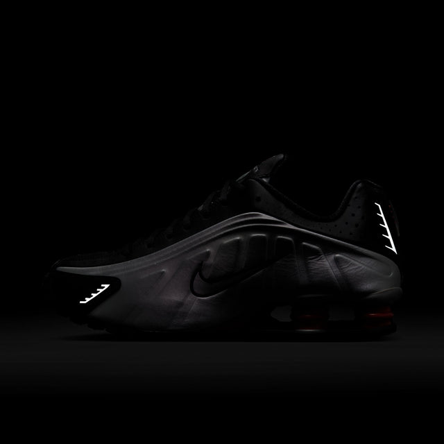 M Nike Shox R4 HQ1988-002
