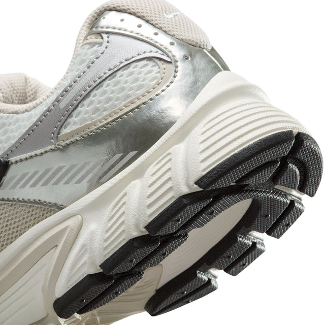 W Nike V5 RNR HQ7901-104