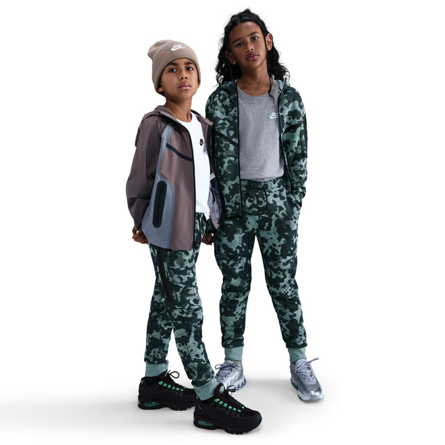 Y Nike Tech HQ8901-017