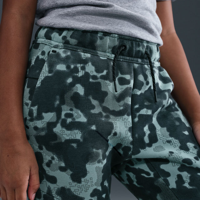 Y Nike Tech HQ8901-017