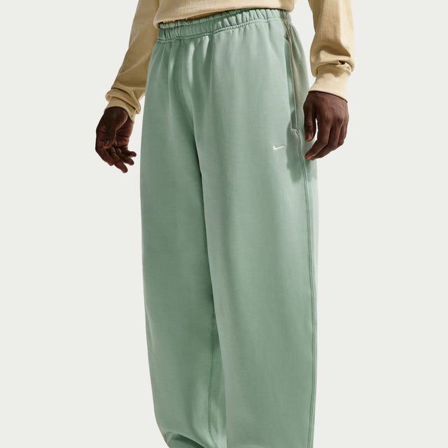 M Nike Solo Swoosh HV1088-006