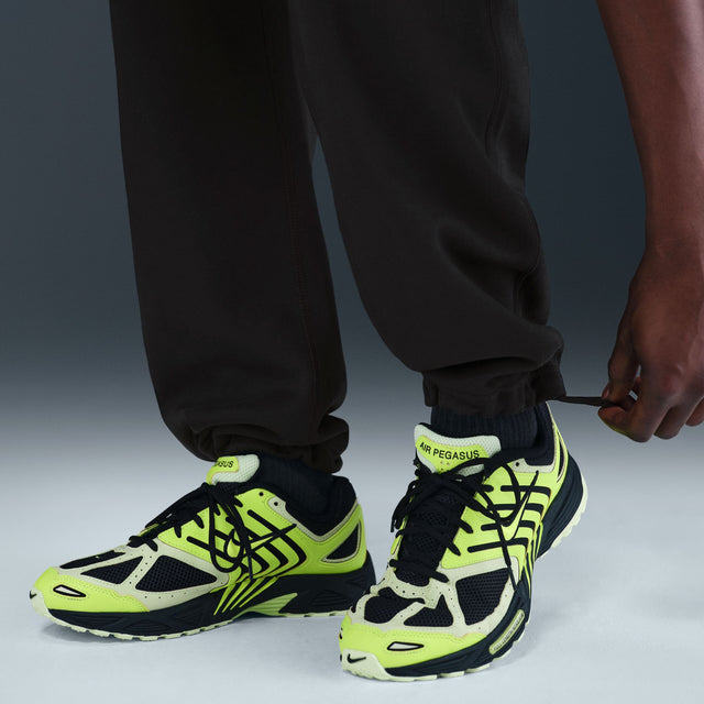 M Nike Solo Swoosh HV1090-010