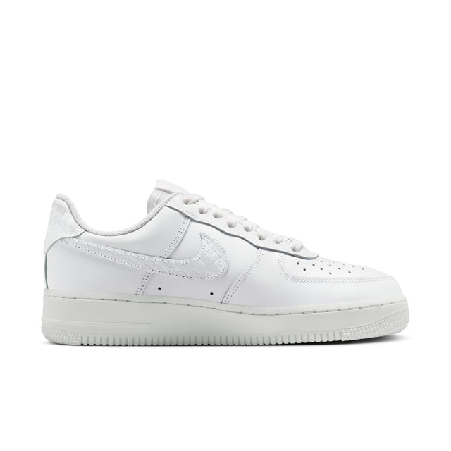 W Nike Air Force 1 '07 SE IO4837-100