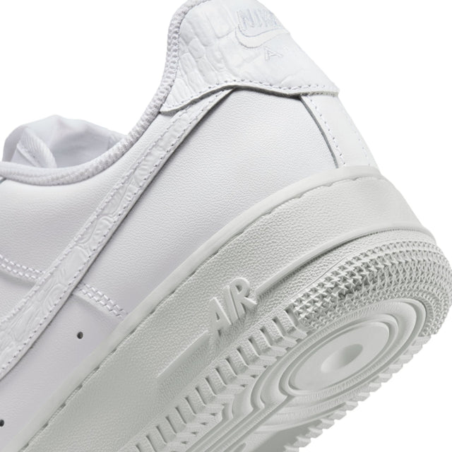 W Nike Air Force 1 '07 SE IO4837-100