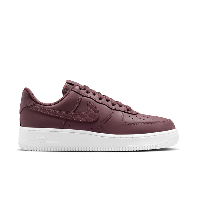 W Nike Air Force 1 '07 SE IO4837-500