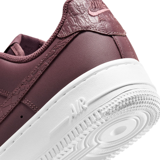 W Nike Air Force 1 '07 SE IO4837-500