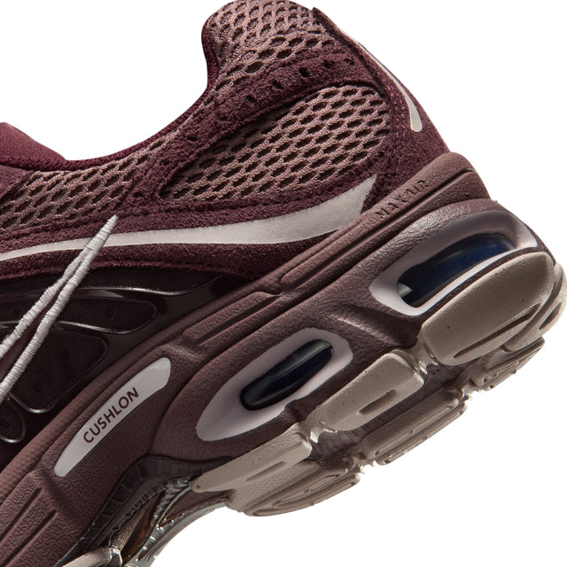 W Nike Air Max Moto 2K SE IO4862-500