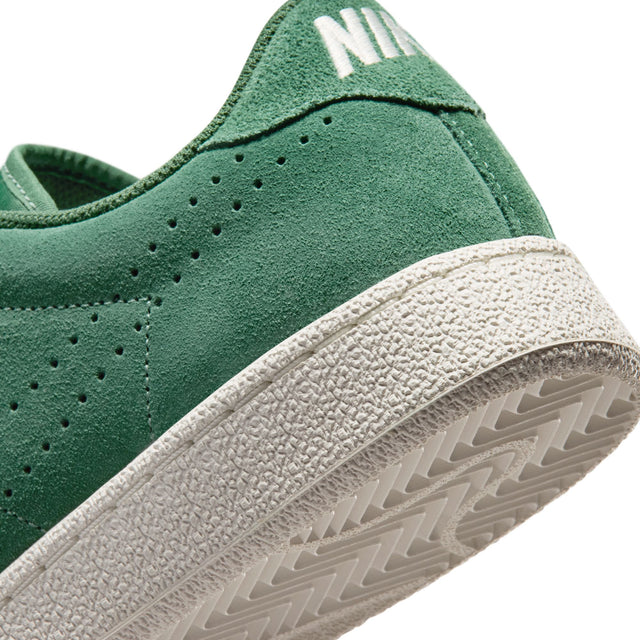 Nike Tennis Classic IQ7388-300