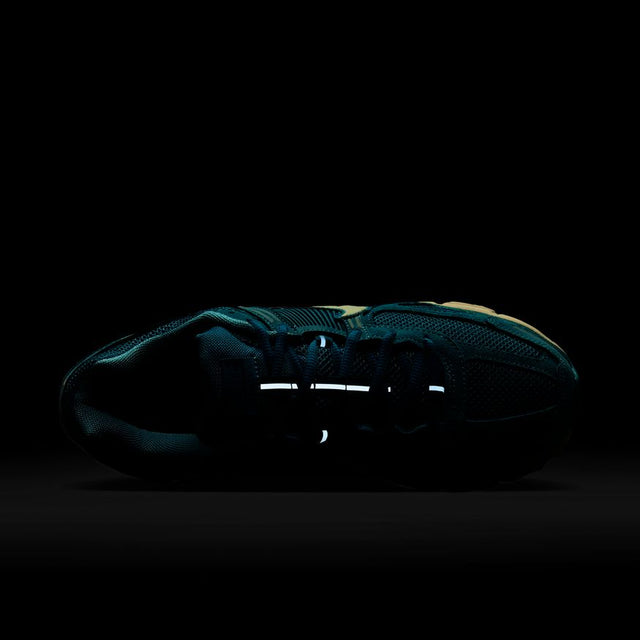 Buy NIKE ZOOM VOMERO 5 HF1553-400 Canada Online