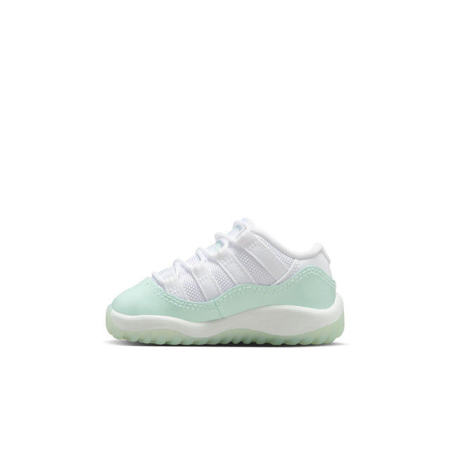 Y Jordan 11 Retro Low "Igloo" 645107-103
