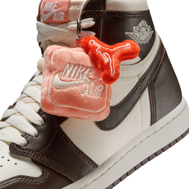 W Air Jordan 1 Retro High OG "Baroque Brown and Sail" FD2596-200