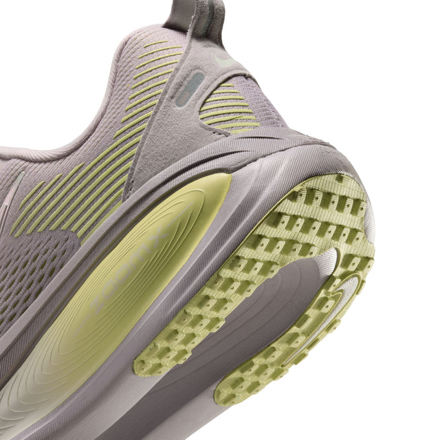 W Nike Vomero 18 HM6804-608