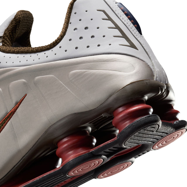 M Nike Shox R4 HQ1988-010