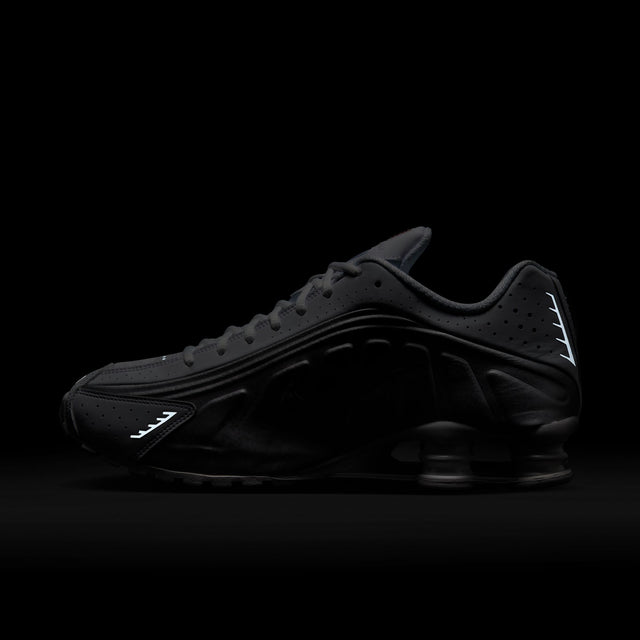 M Nike Shox R4 HQ1988-101