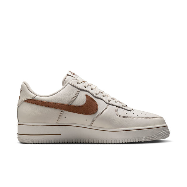 M Nike Air Force 1 '07 LV8 HQ2037-101