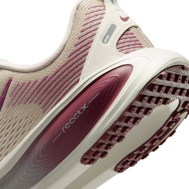 Y Nike Vomero 18 HQ2157-201