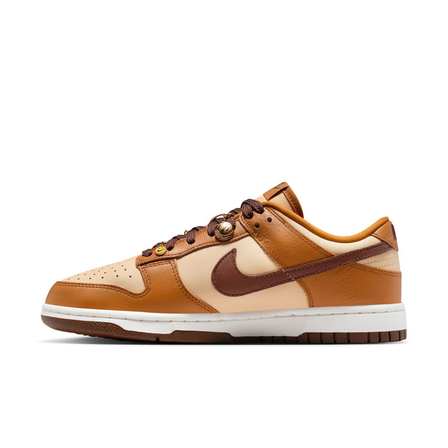 W Nike Dunk Low SE HQ7487-700