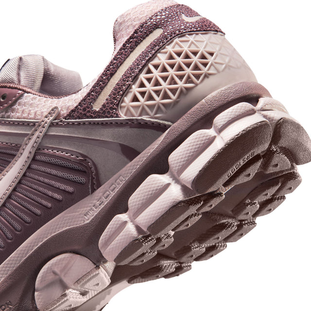 W Nike Zoom Vomero 5 II6236-500
