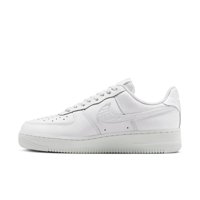 W Nike Air Force 1 '07 SE IO4837-100