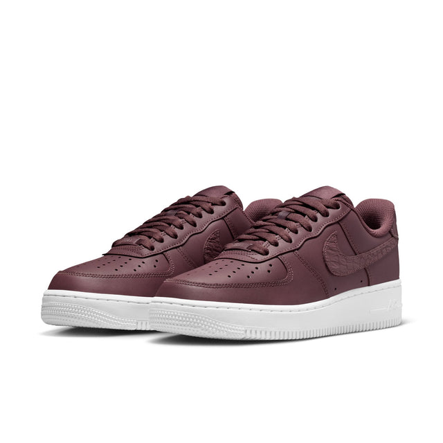W Nike Air Force 1 '07 SE IO4837-500