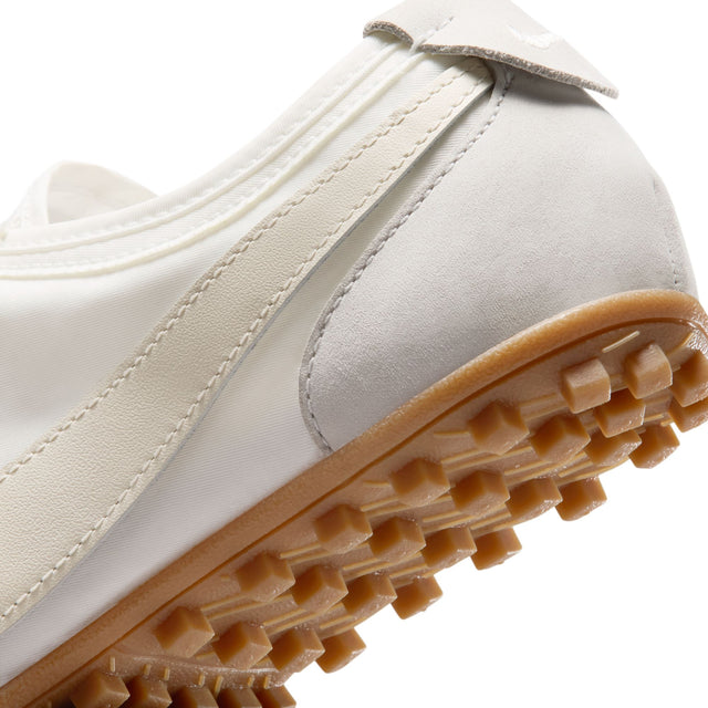W Nike Moon Shoe OG IW0955-100